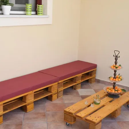 Little Yard & #2 Apartment Naxos City