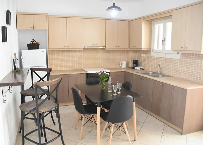 Апартаменты Little Yard & #2 Naxos City